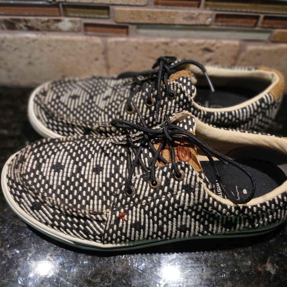 Twisted Black and Cream Patterned Sneakers